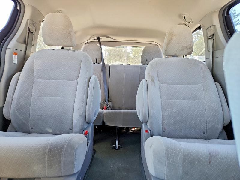 2017 TOYOTA SIENNA LE 10