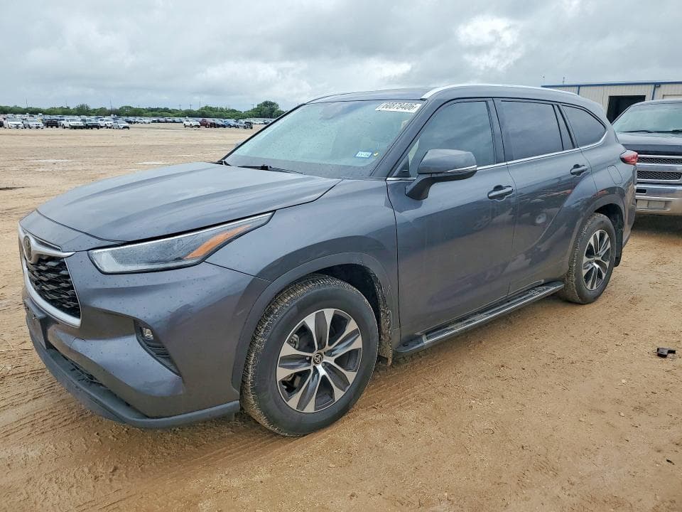 2021 TOYOTA HIGHLANDER XLE - 1