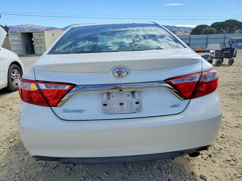 2017 TOYOTA CAMRY SE 6