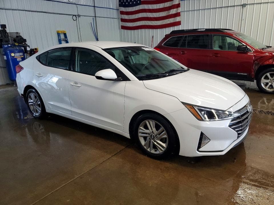 2020 HYUNDAI ELANTRA SEL 4