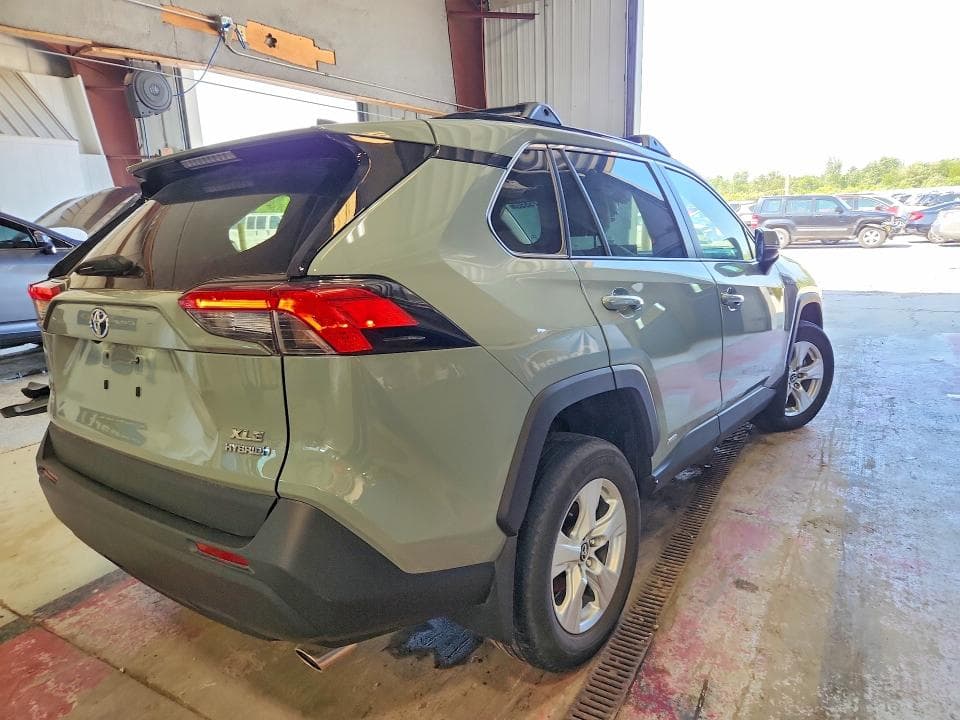 2020 TOYOTA RAV4 HYBRID XLE 3