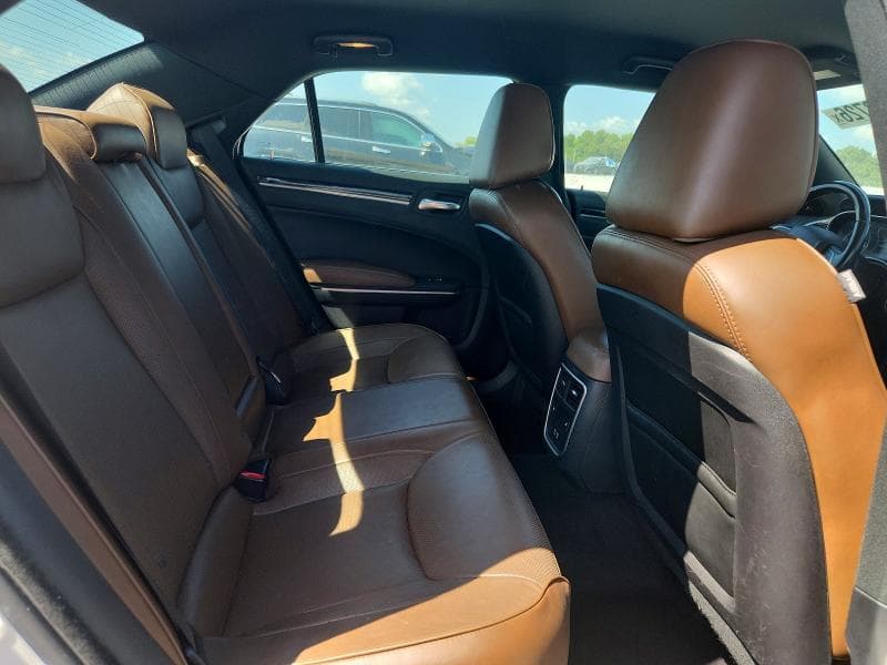 2019 CHRYSLER 300 LIMITED 10