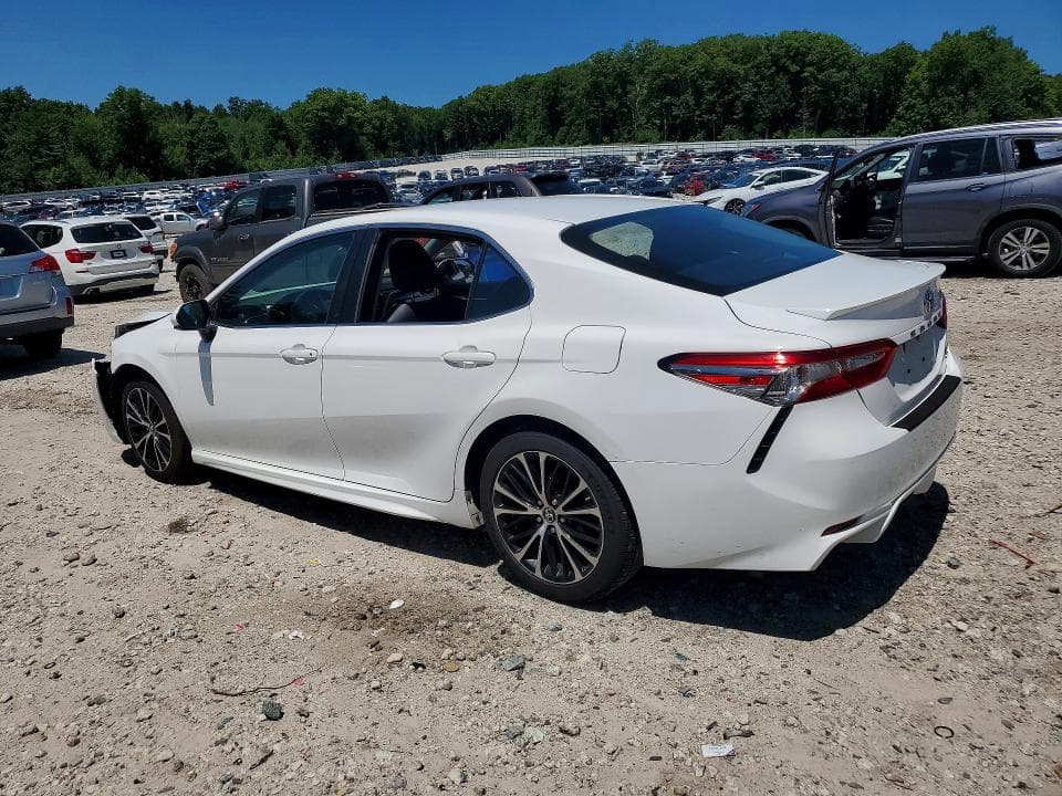 2018 TOYOTA CAMRY SE 2