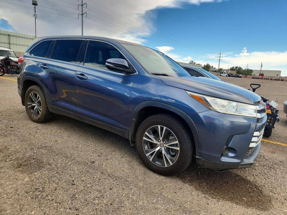 2019 TOYOTA HIGHLANDER LE 4
