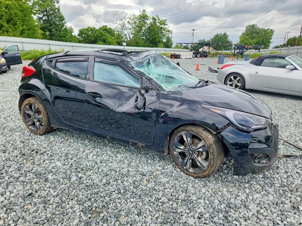 2017 HYUNDAI VELOSTER VALUE EDITION 4