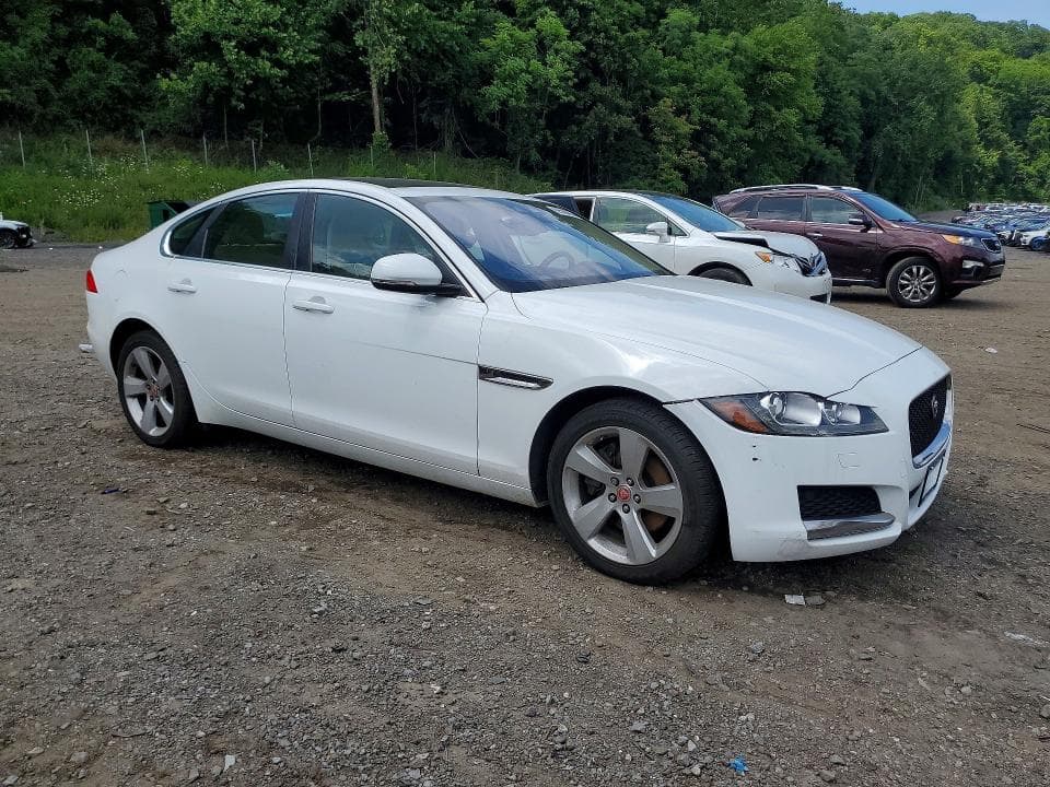 2017 JAGUAR XF 4