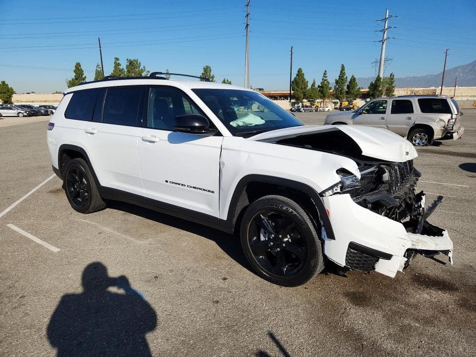 2023 JEEP GRAND CHEROKEE L LAREDO 4