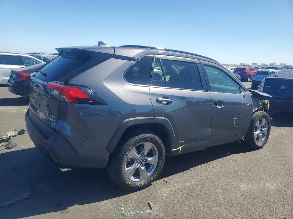 2022 TOYOTA RAV4 LE 3