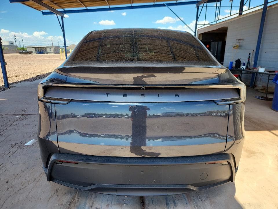 2026 TESLA MODEL Y 6