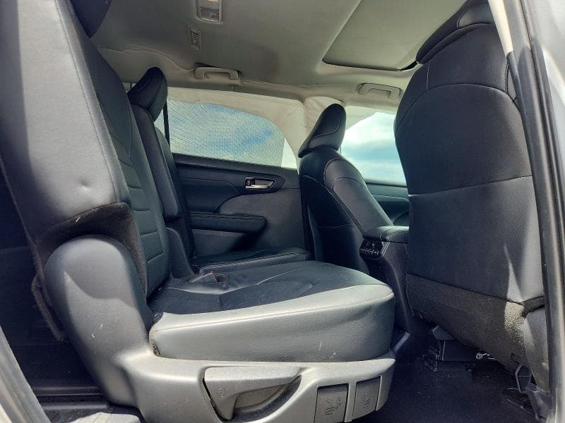 2024 TOYOTA HIGHLANDER XLE 11