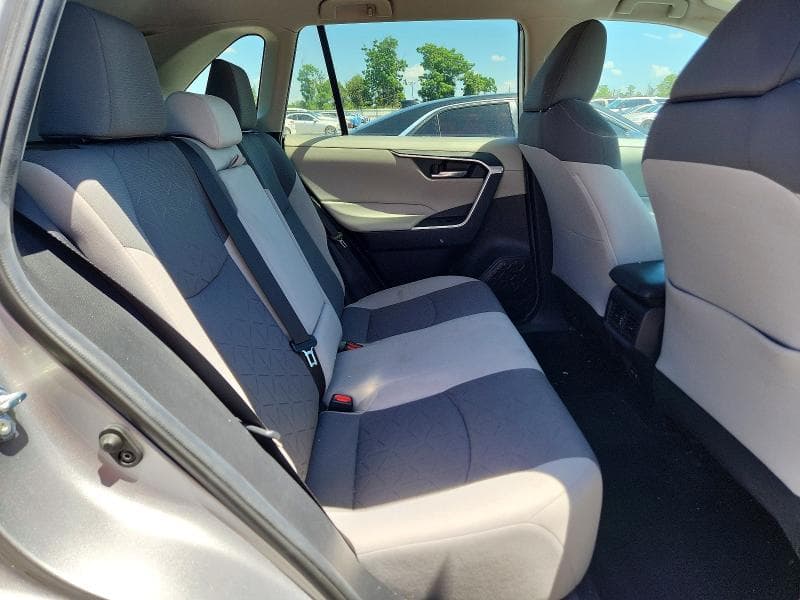 2020 TOYOTA RAV4 XLE 11