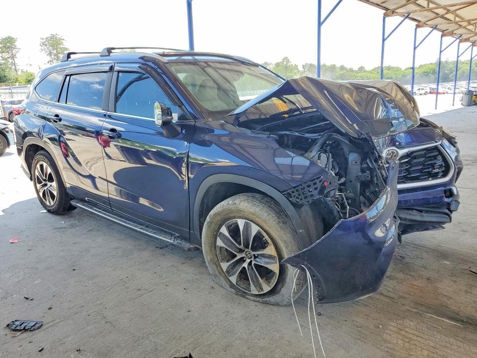 2023 TOYOTA HIGHLANDER XLE 4