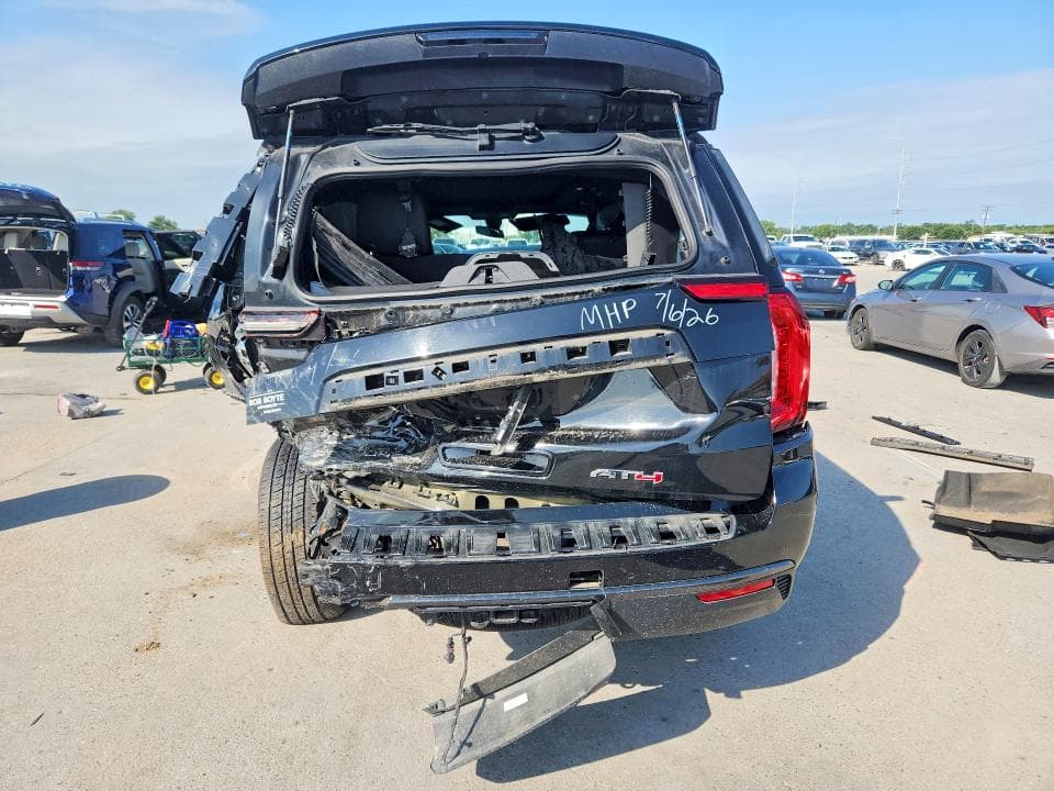 2022 GMC YUKON AT4 6