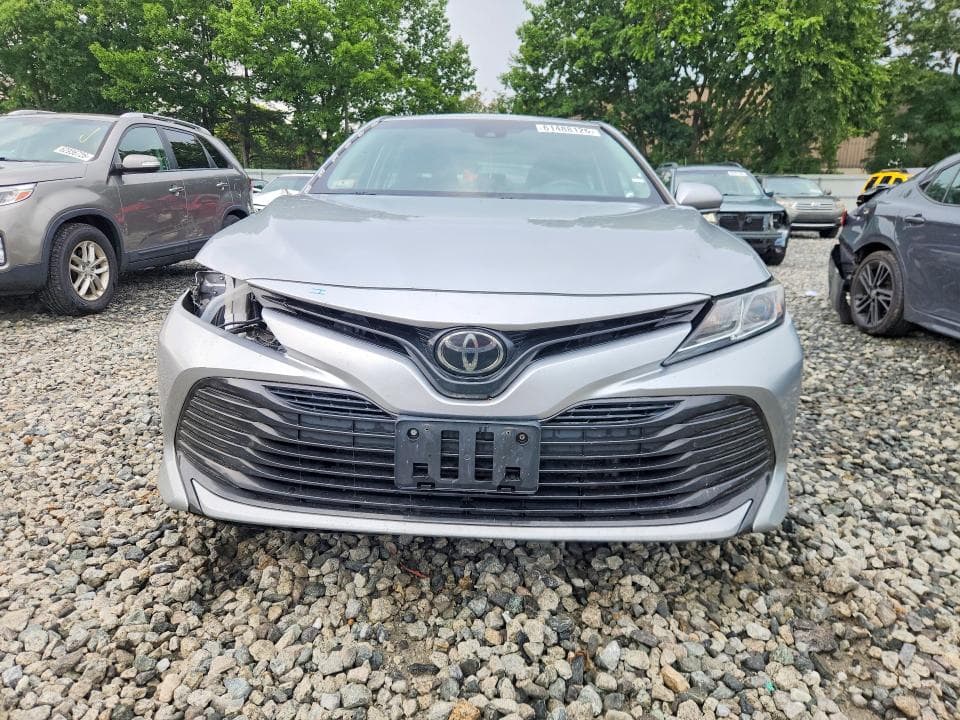 2018 TOYOTA CAMRY LE 5