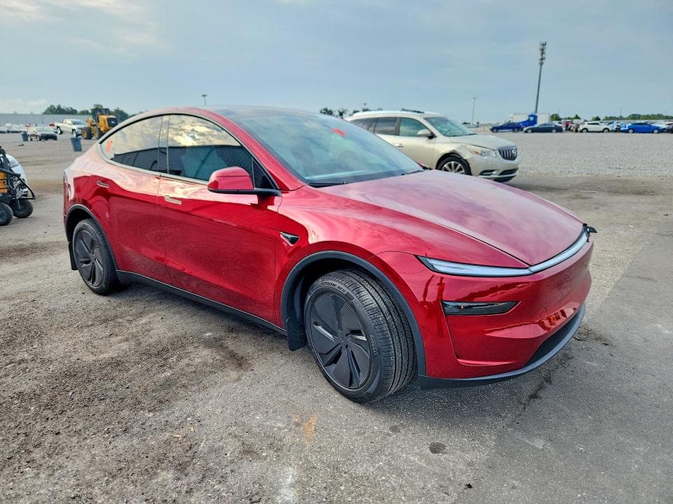 2026 TESLA MODEL Y 4
