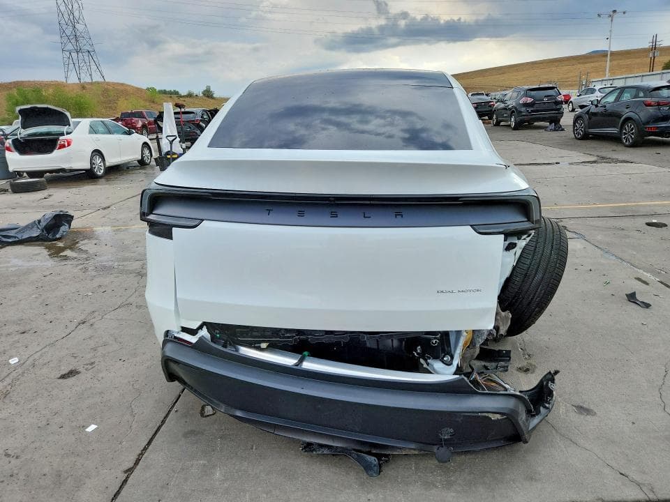 2026 TESLA MODEL Y 6