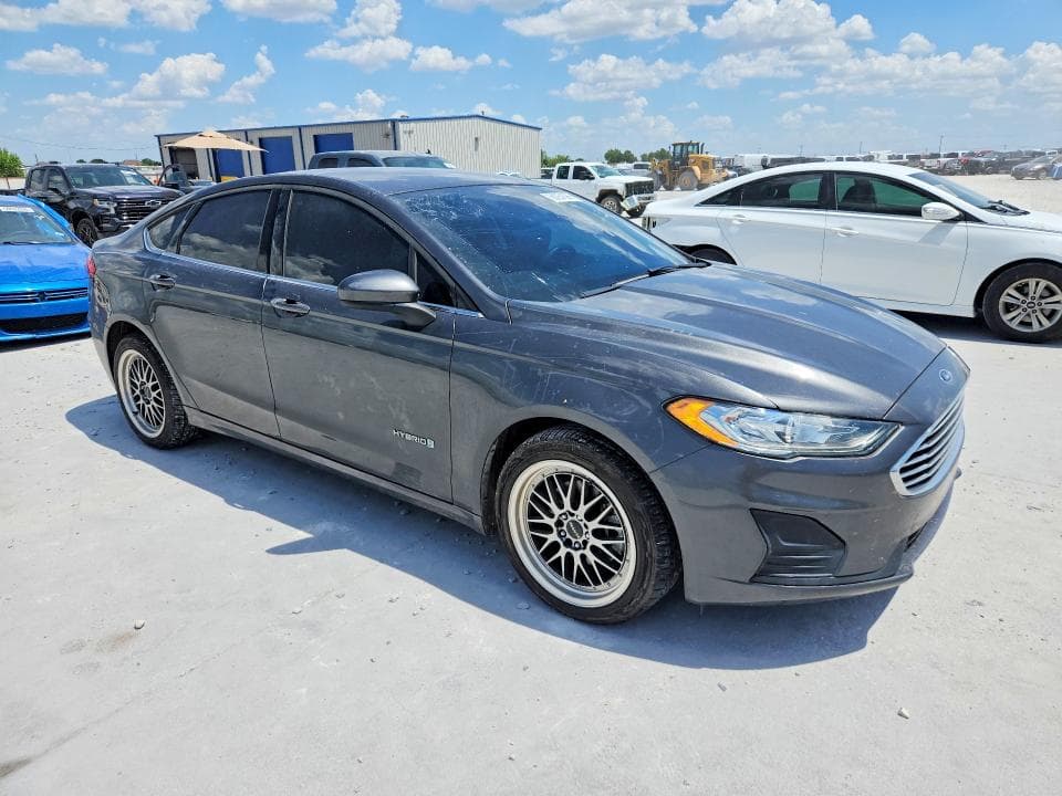 2019 FORD FUSION SE 4
