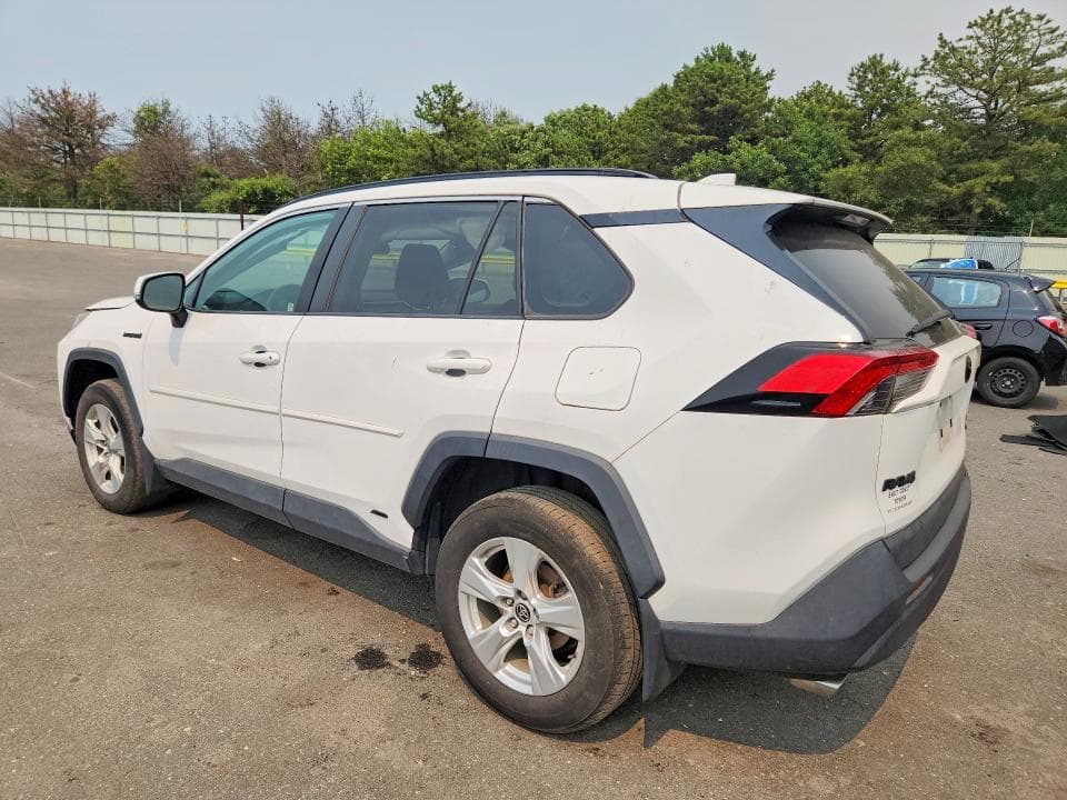 2021 TOYOTA RAV4 XLE 2