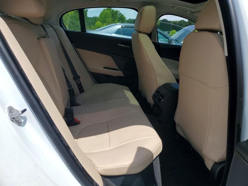 2018 JAGUAR XE 10