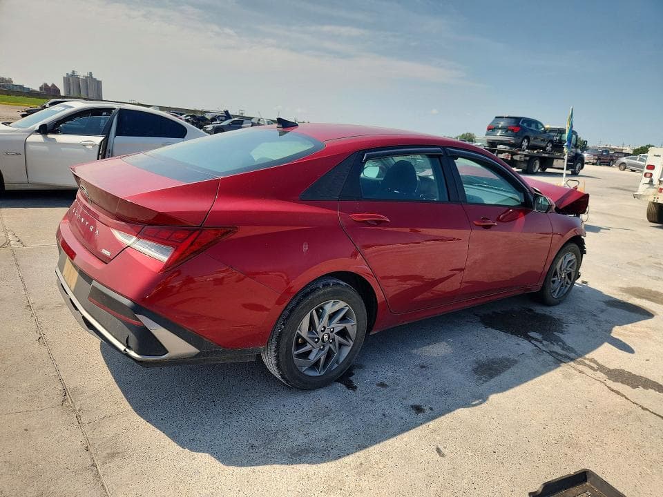 2024 HYUNDAI ELANTRA BLUE 3