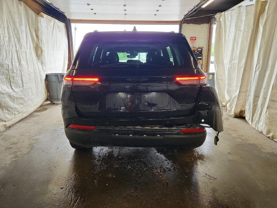 2023 JEEP GRAND CHEROKEE LAREDO 6