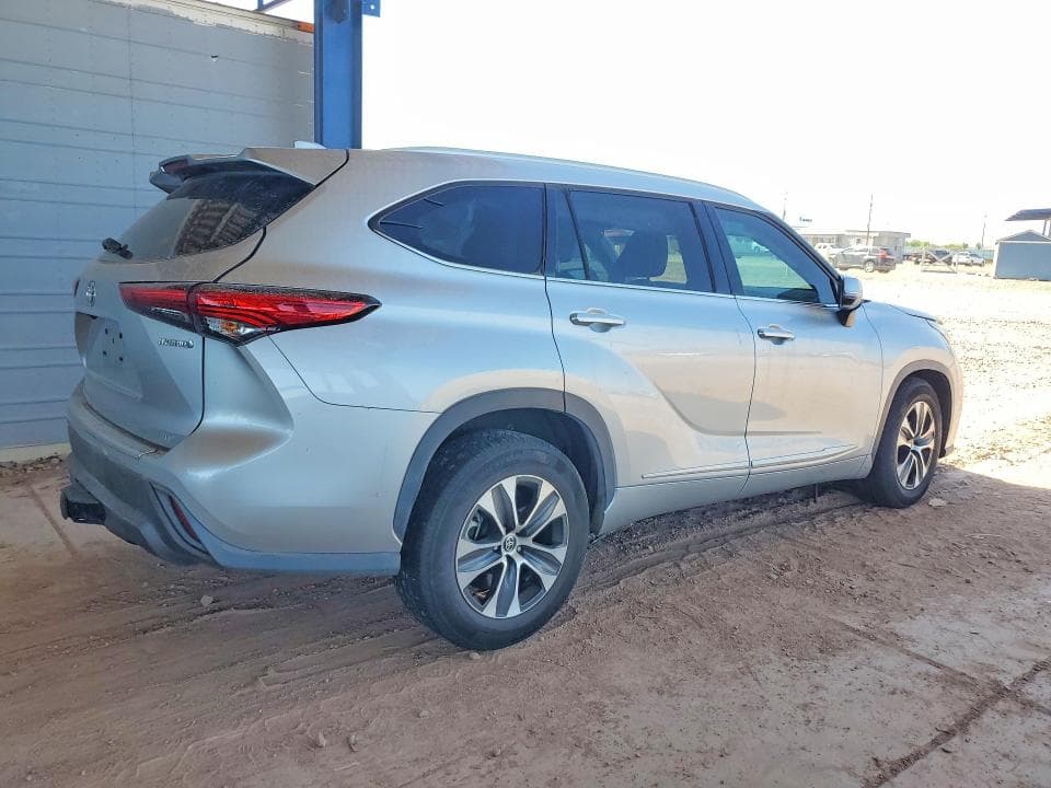 2022 TOYOTA HIGHLANDER HYBRID XLE 3