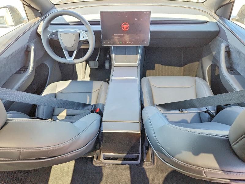 2026 TESLA MODEL Y 8