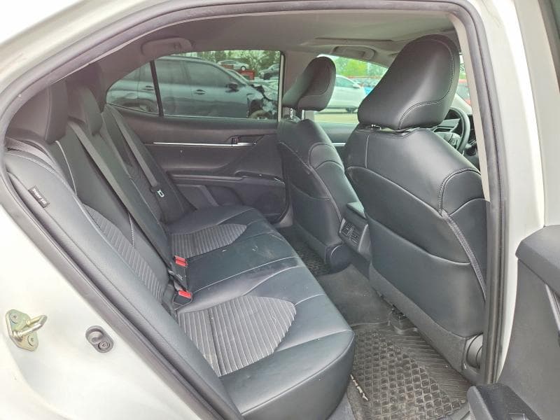 2020 TOYOTA CAMRY SE 10