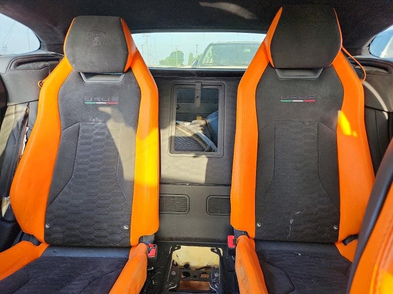 2022 LAMBORGHINI URUS 10