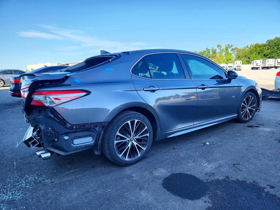 2019 TOYOTA CAMRY SE 3