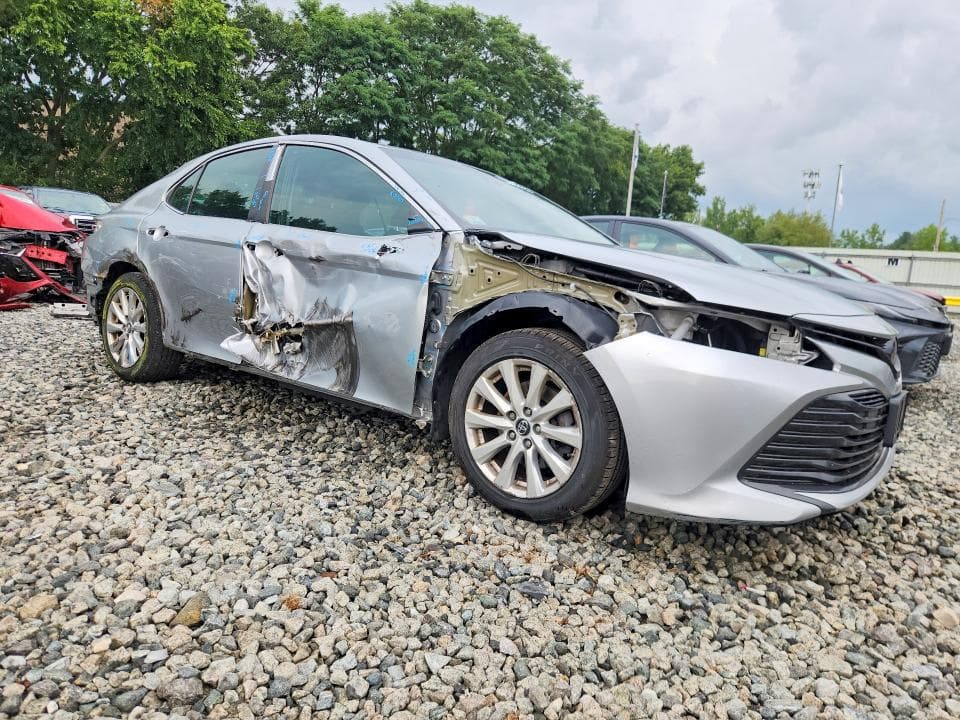 2018 TOYOTA CAMRY LE 4
