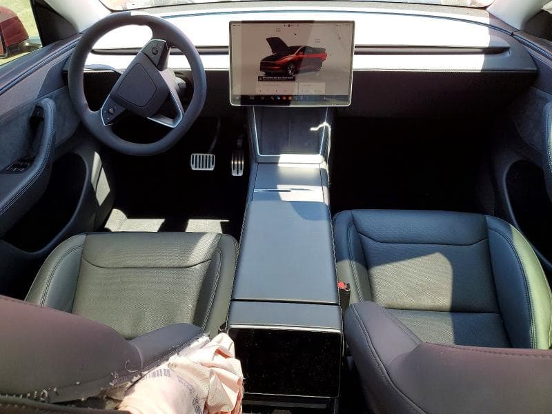 2026 TESLA MODEL Y 8