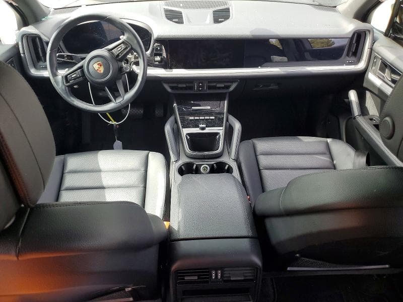 2024 PORSCHE CAYENNE 8
