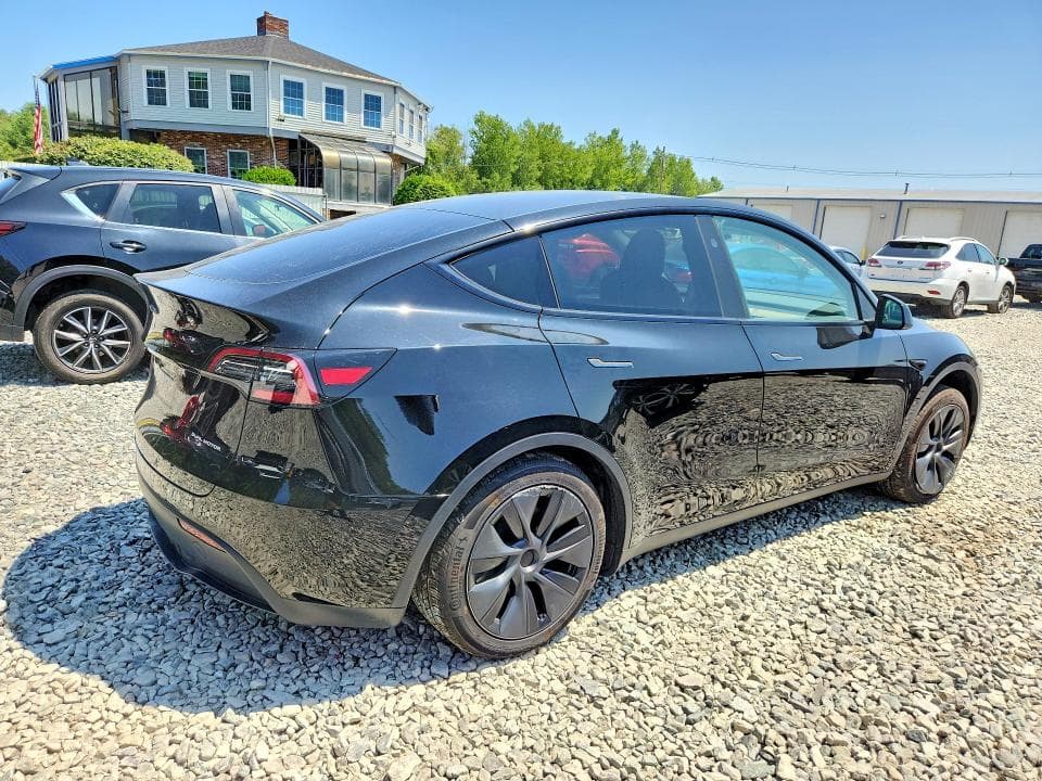 2025 TESLA MODEL Y 3