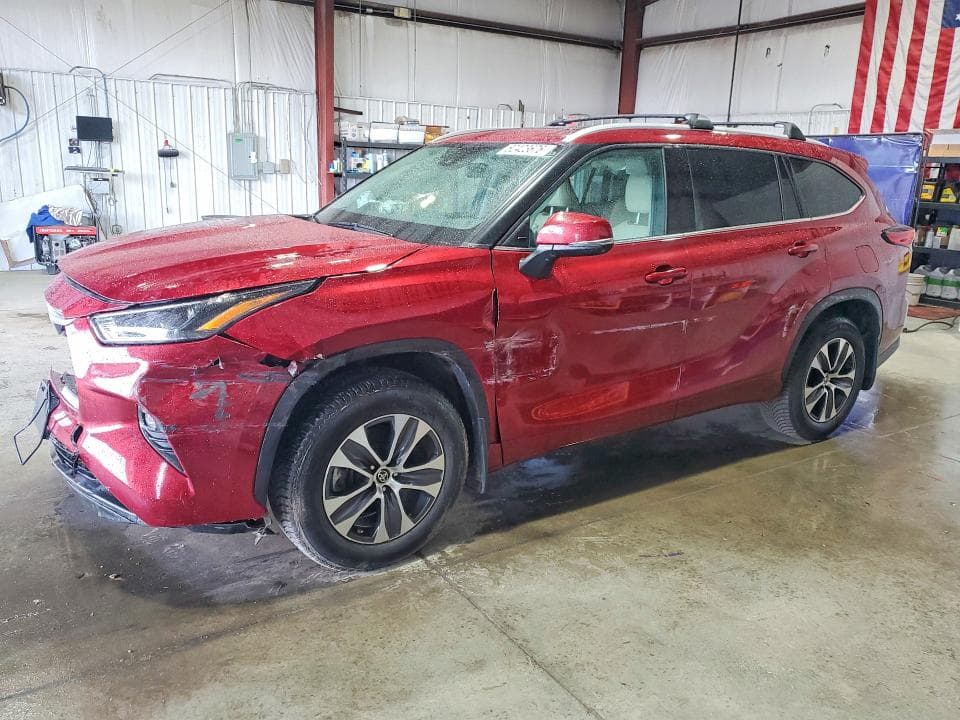 2022 TOYOTA HIGHLANDER XLE - 1