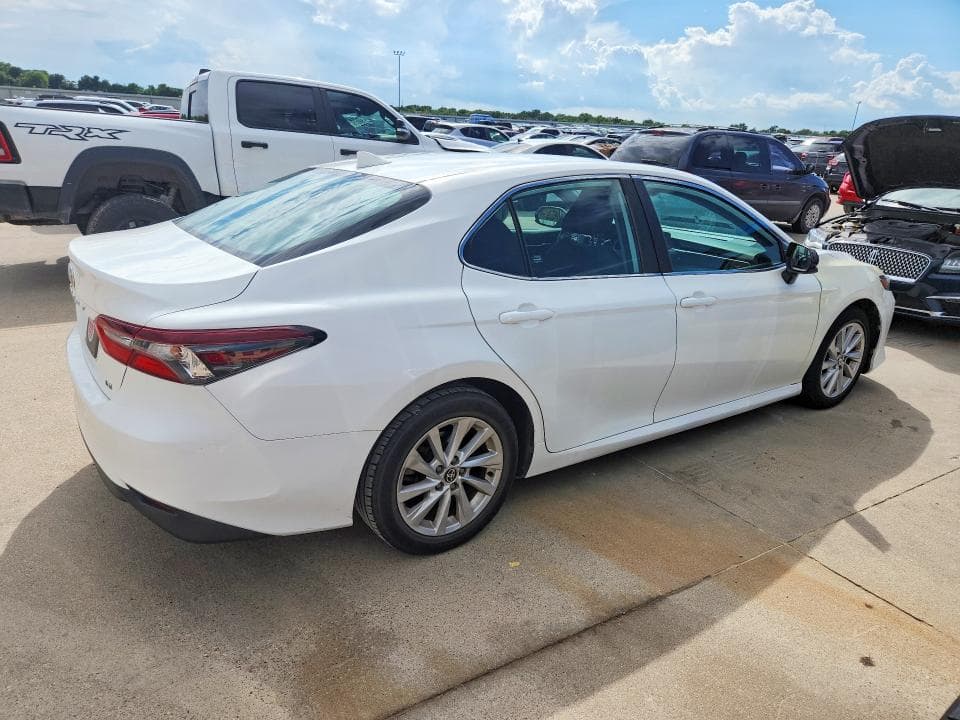 2021 TOYOTA CAMRY LE 3