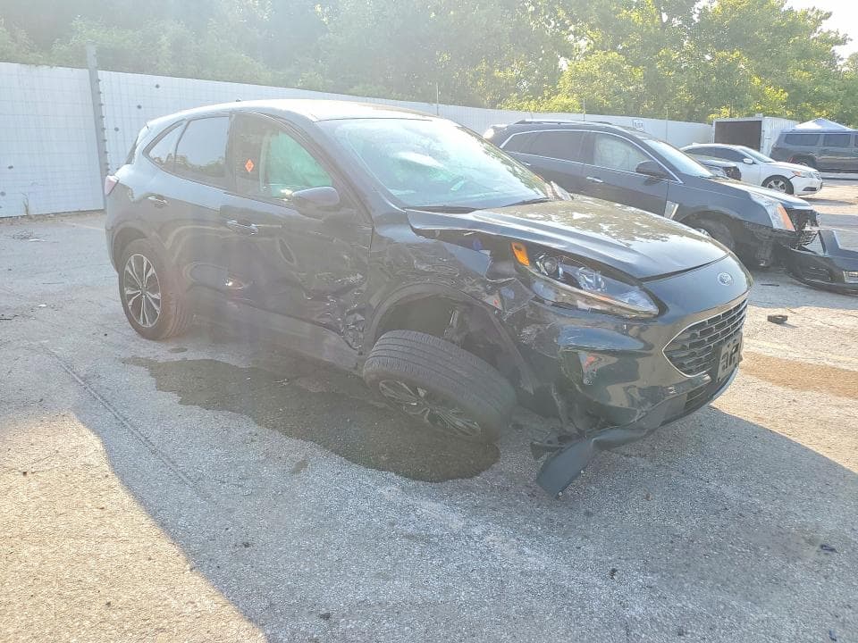 2022 FORD ESCAPE SE 4