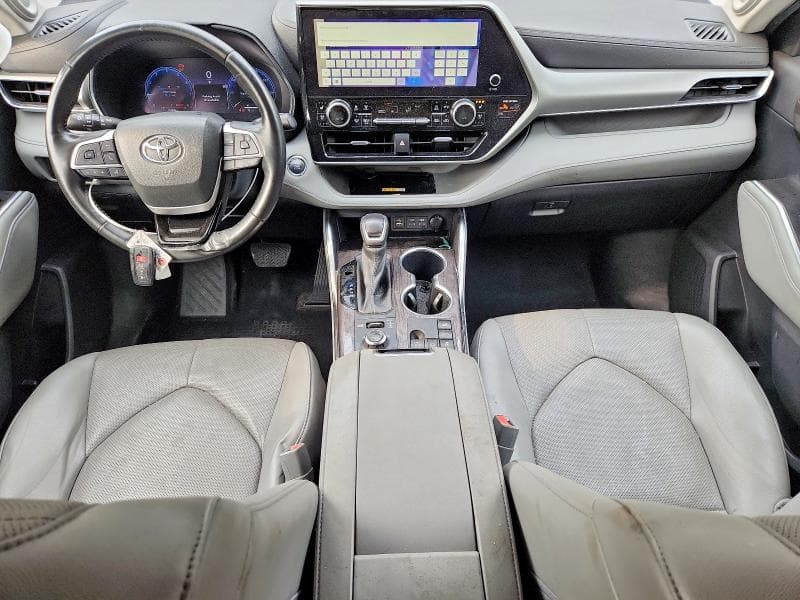 2023 TOYOTA HIGHLANDER PLATINUM 8