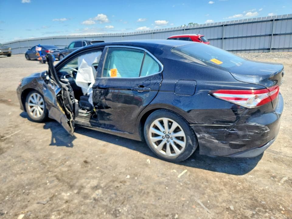 2018 TOYOTA CAMRY LE 2