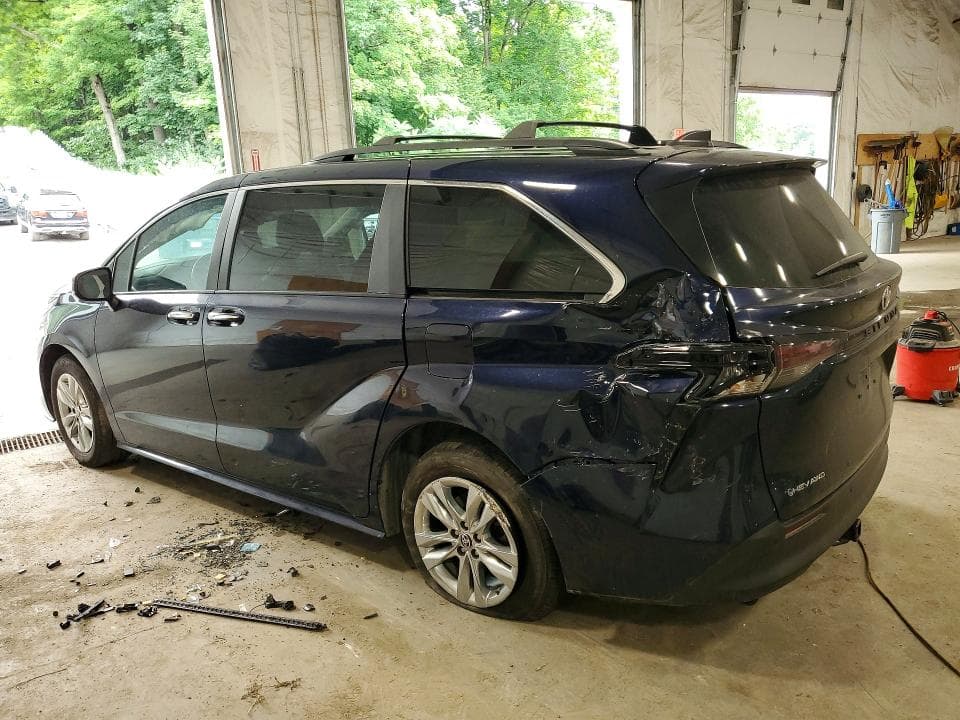 2025 TOYOTA SIENNA XLE 7-PASSENGER 2