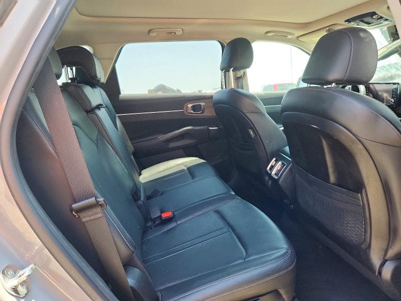 2023 KIA SORENTO S 11