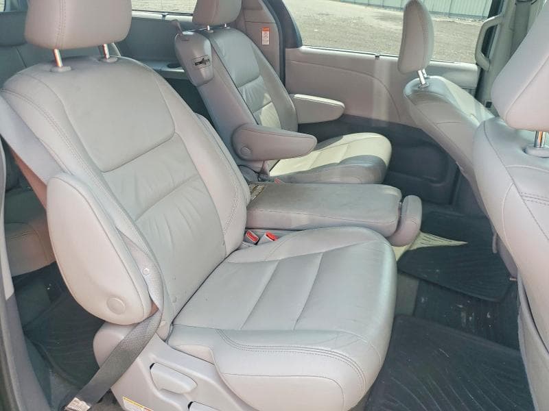 2018 TOYOTA SIENNA XLE PREMIUM 8-PASSENGER 11