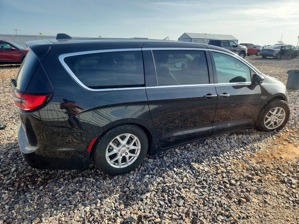 2023 CHRYSLER PACIFICA 3