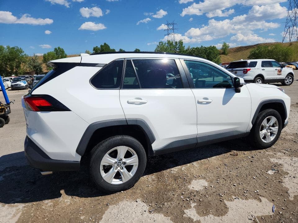 2021 TOYOTA RAV4 XLE 3