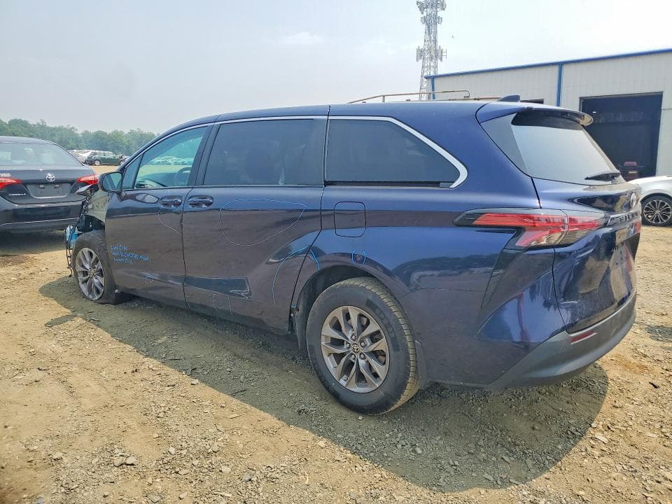 2021 TOYOTA SIENNA LE 2