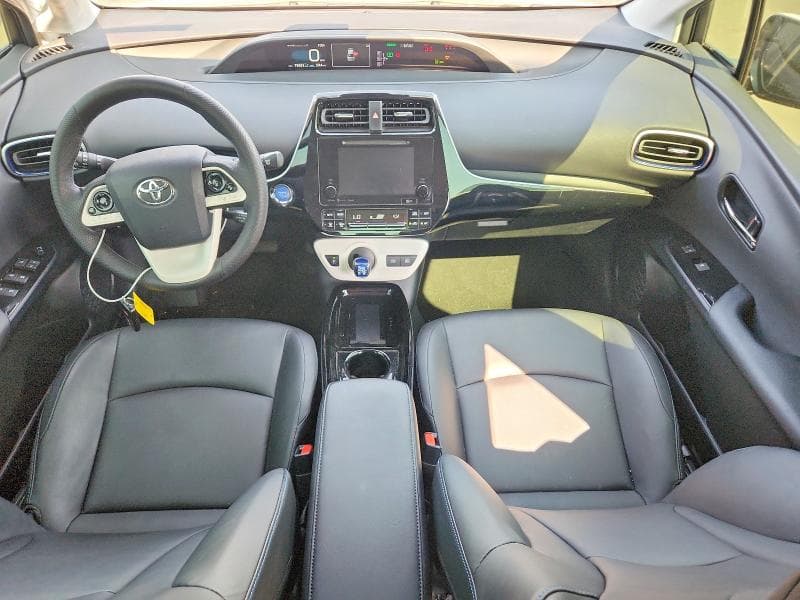 2017 TOYOTA PRIUS THREE TOURING 8