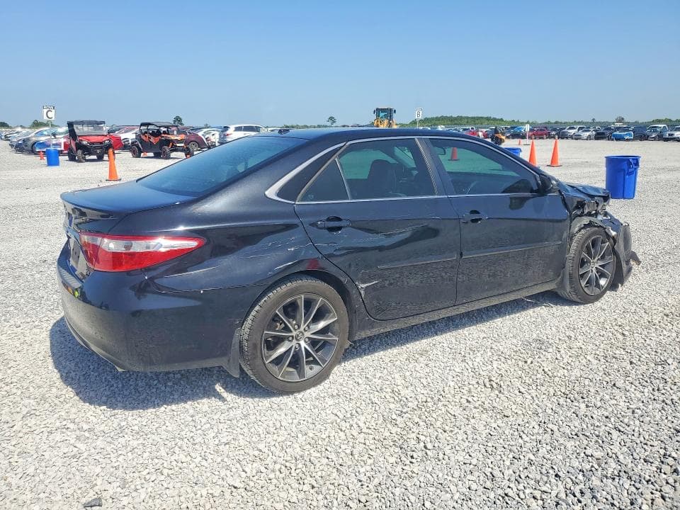 2017 TOYOTA CAMRY XSE 3