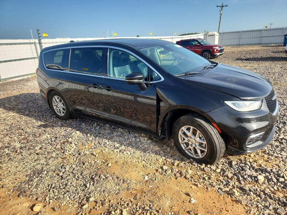 2023 CHRYSLER PACIFICA 4