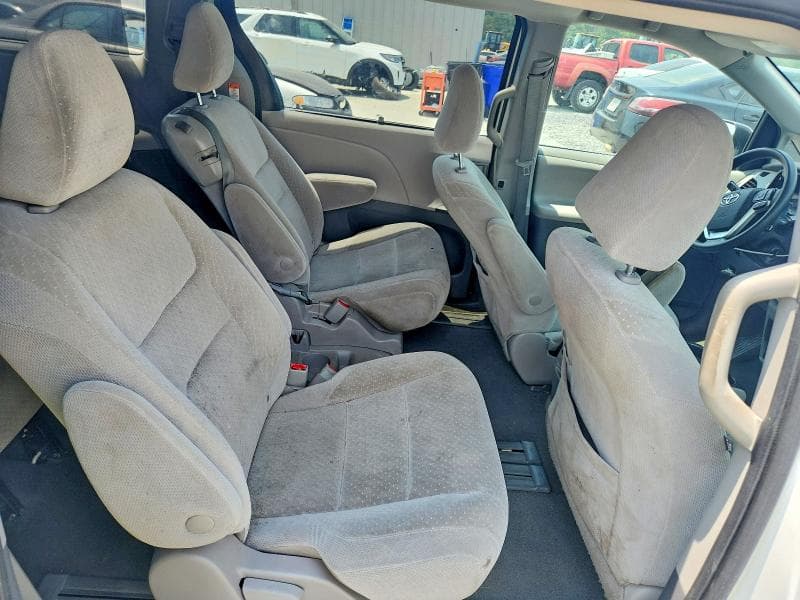 2020 TOYOTA SIENNA LE 11