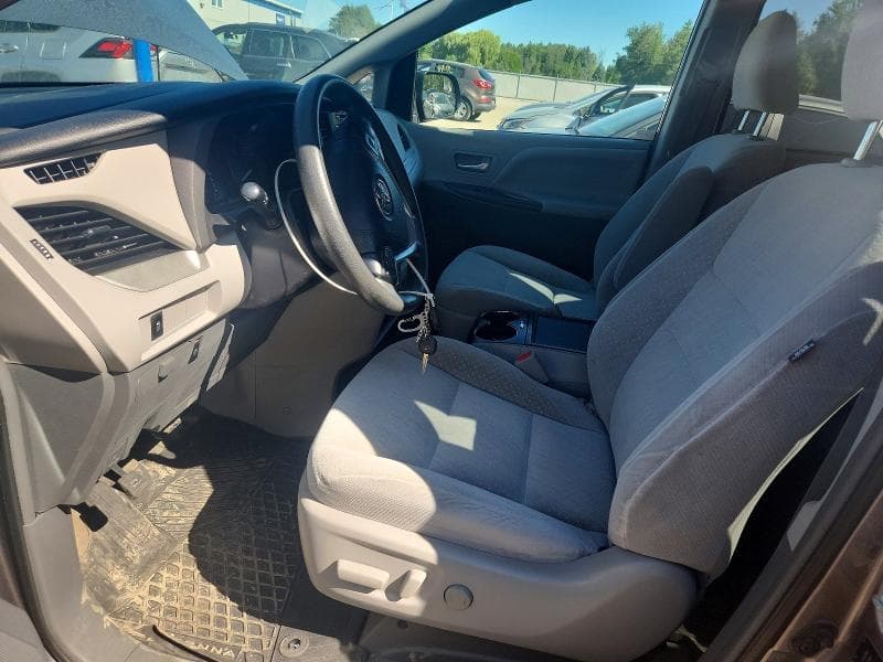 2019 TOYOTA SIENNA LE 7